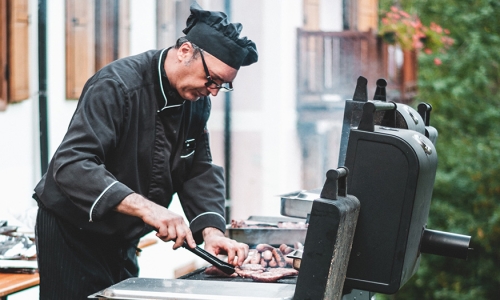 Live cooking &amp; grilling