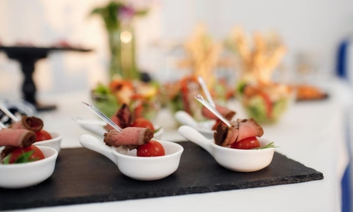 Οι τάσεις του catering το 2025: Από βιώσιμα μενού μέχρι εξελιγμένες γαστρονομικές τεχνικές