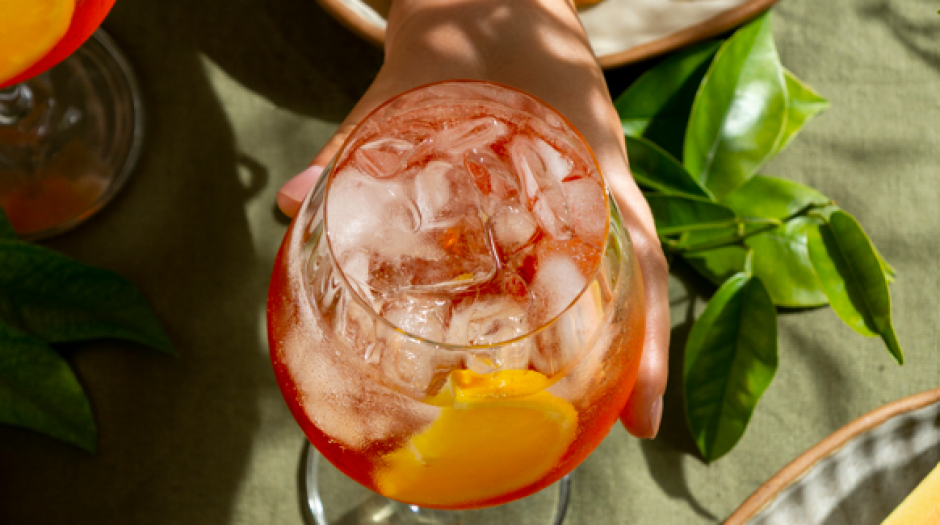 Μεσογειακή κουζίνα και καλοκαιρινά cocktails: Τα καλύτερα pairing για καλοκαιρινά events με catering