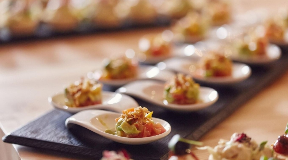 Εκδήλωση με catering: 8 δημιουργικές ιδέες για ορεκτικά που θα εντυπωσιάσουν τους καλεσμένους σας