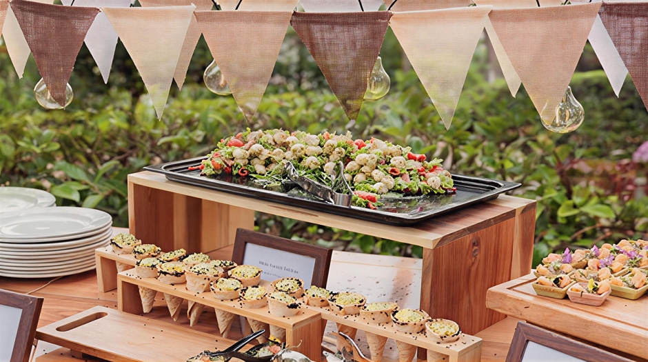 «Έξω από την Εκκλησία»