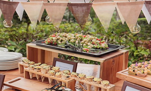 «Έξω από την Εκκλησία»